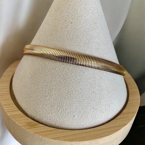 Herringbone Gold Plated Stainless Steel 9 inch, 7mm men’s bracelet - Gold - Picture 2 of 4